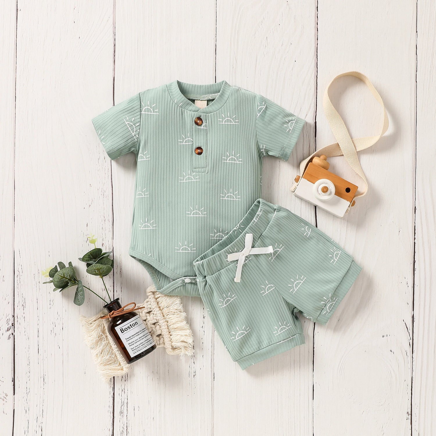 Conjunto de Verão para Bebé – T-shirt Estampada com Sol e Calções