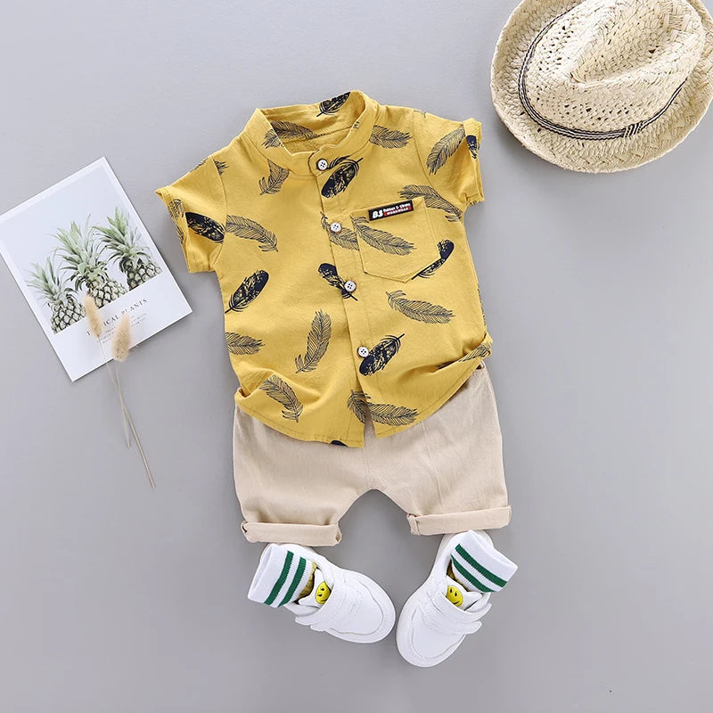 Conjunto de Verão para Bebé Camisa Estampada com Padrão de Penas e Calções