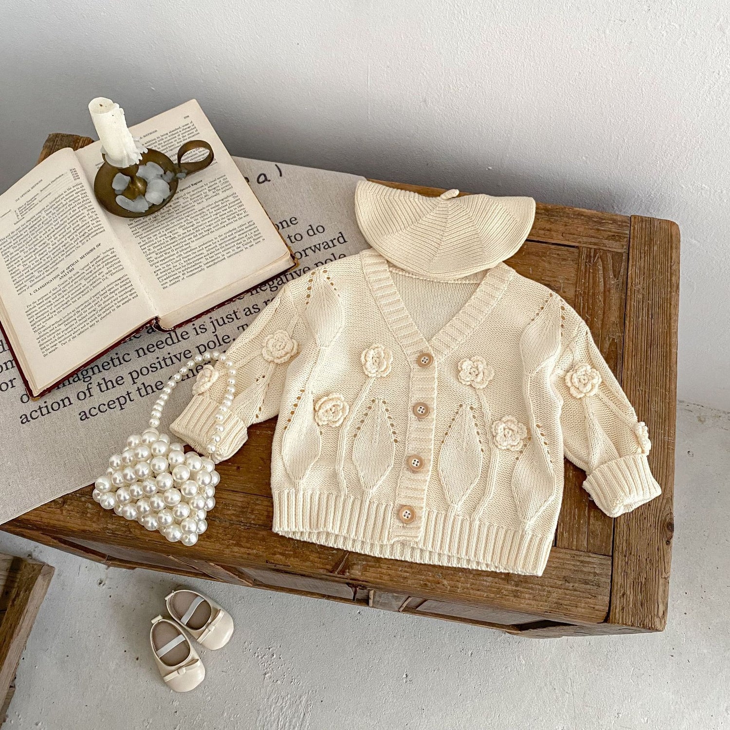 Cardigan Infantil em Malha com Flores Feito à Mão
