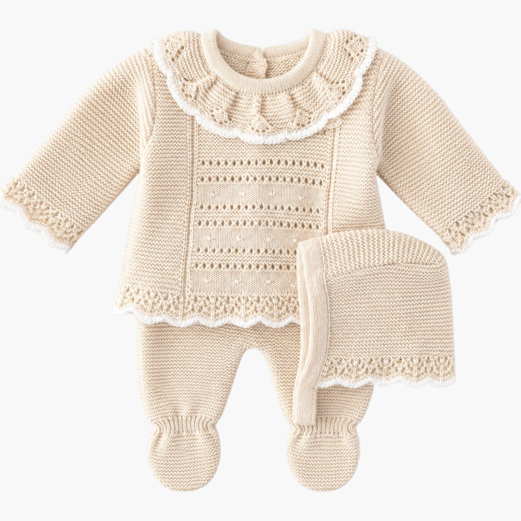 Conjunto de Malha para Bebé Bege Pérola com Gola Rendilhada Camisola, Calças com Pé e Touca LOLO