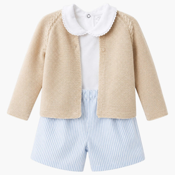 Conjunto de Bebé com Casaco de Malha Bege, Polo Branco e Calção às Riscas Azul