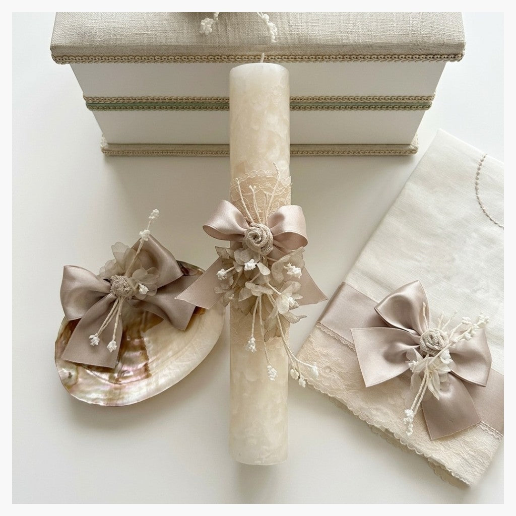 Vela de Batismo Floral Nude Elegance Sofisticação Artesanal para um Momento Inesquecível