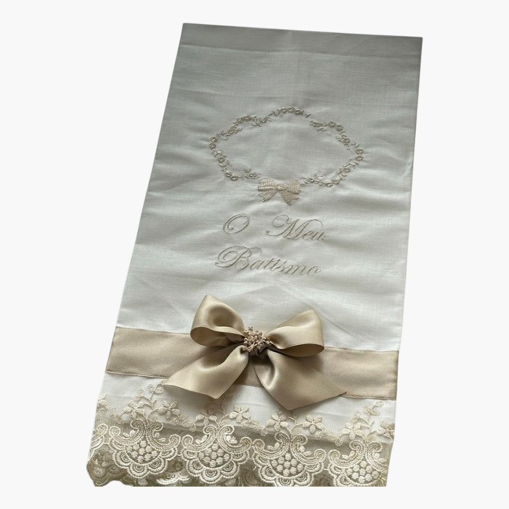 Toalha de Batismo Premium Bordada com Renda Elegance Dourada