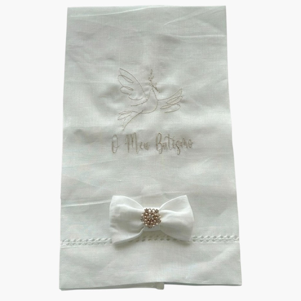 Toalha de Batismo Bordada com Pomba da Paz Delicadeza e Elegância para um Momento Inesquecível