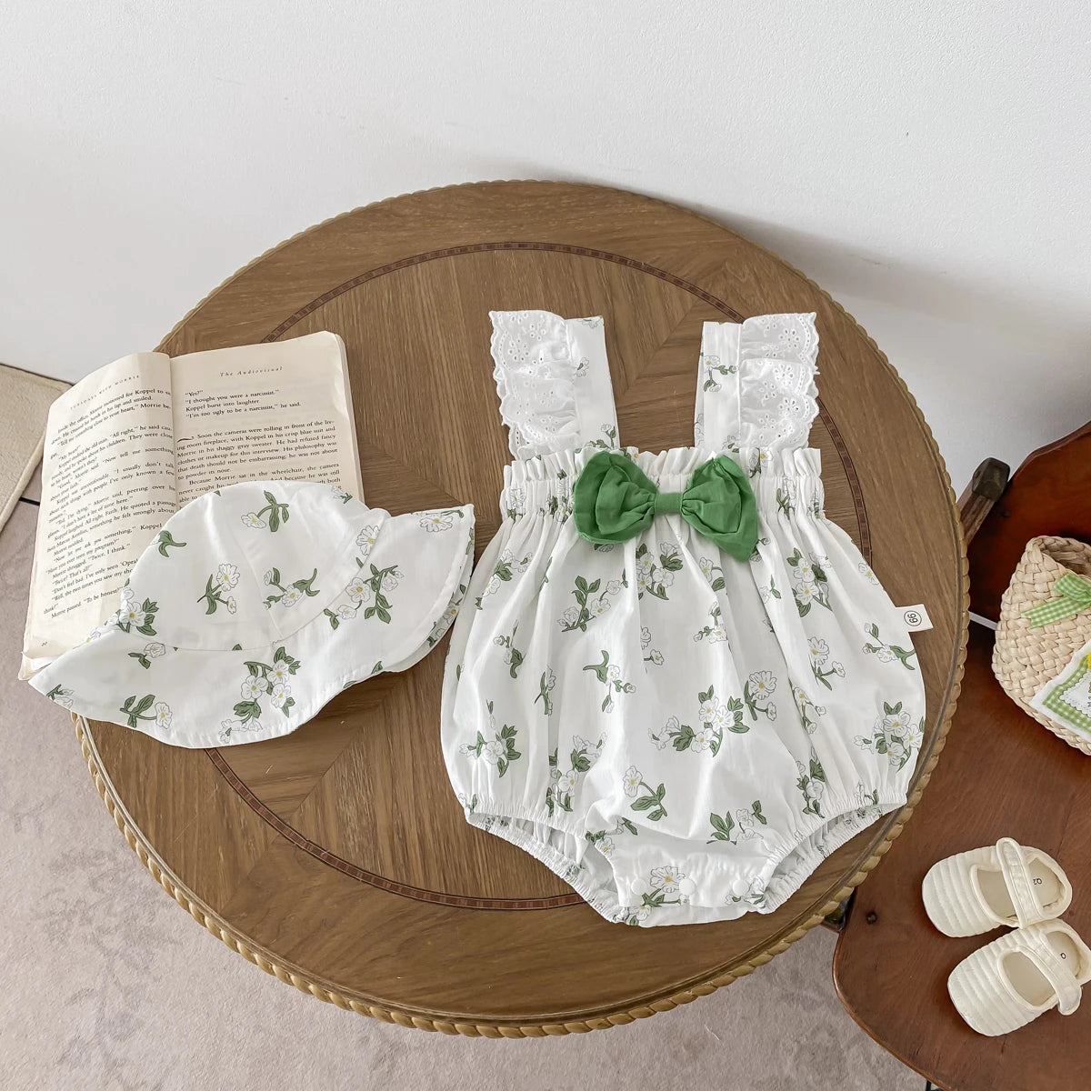 Body de Verão para Bebé Menina com Chapéu – Mangas de Renda, Estampado Floral e Laço