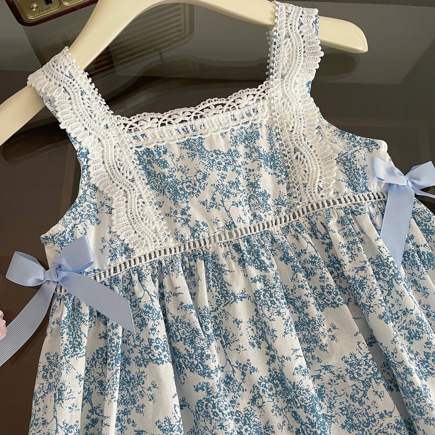 Vestido com Renda e Laço para Menina