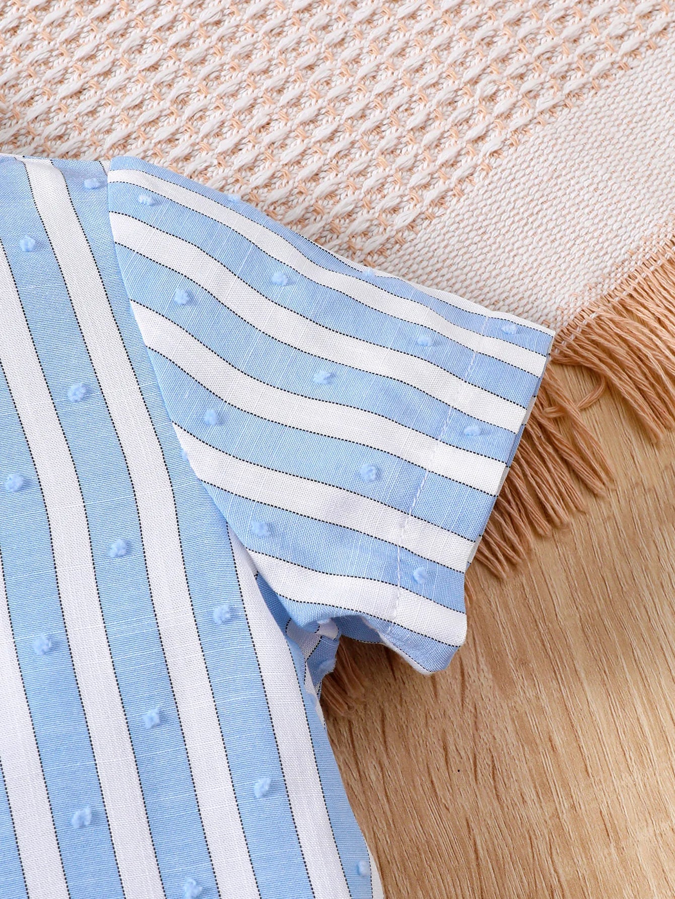 Conjunto de Verão para Bebé Menino – Camisa às Riscas Azul e Branca e Calções