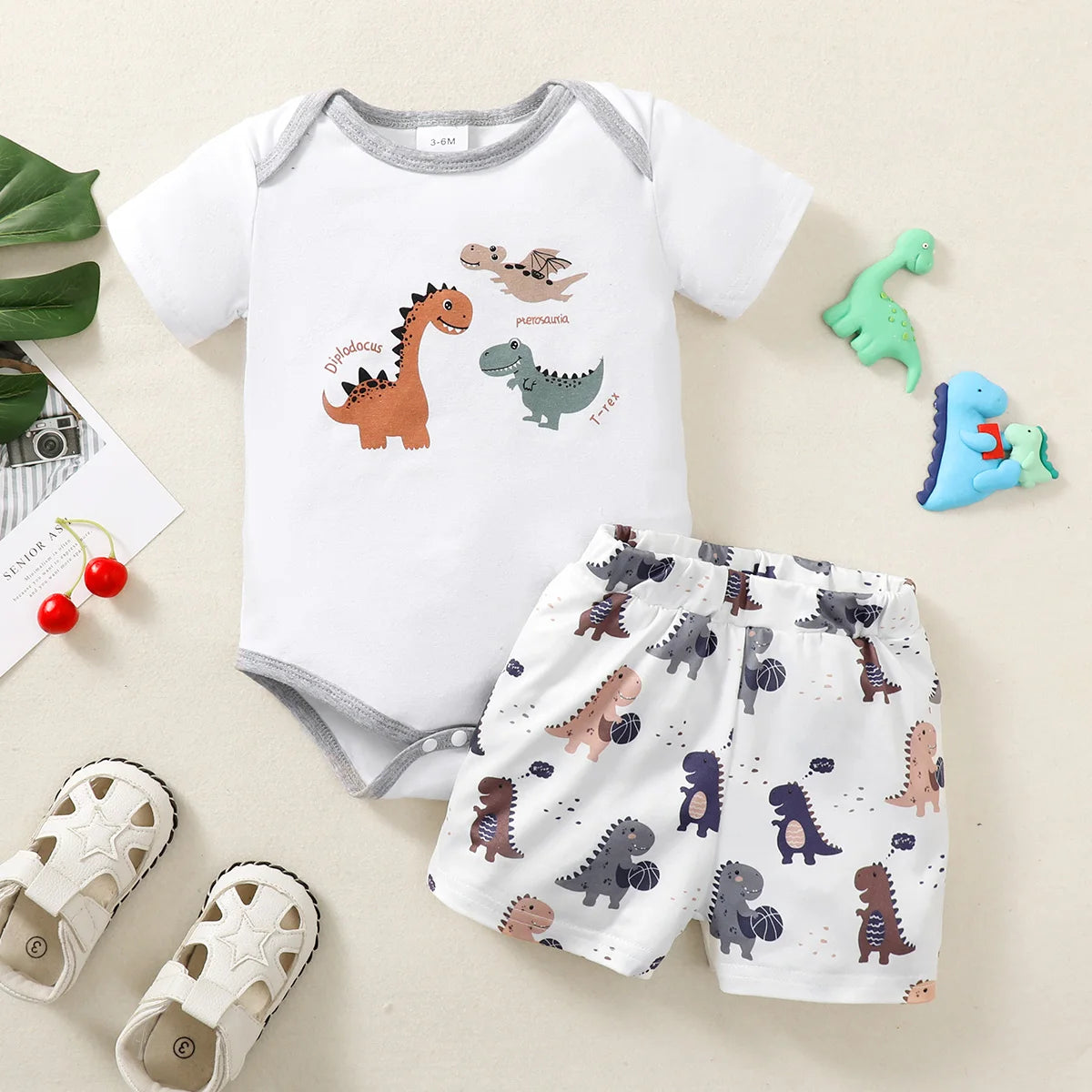 Conjunto de Verão para Bebé T-shirt Dinossauro e Calças