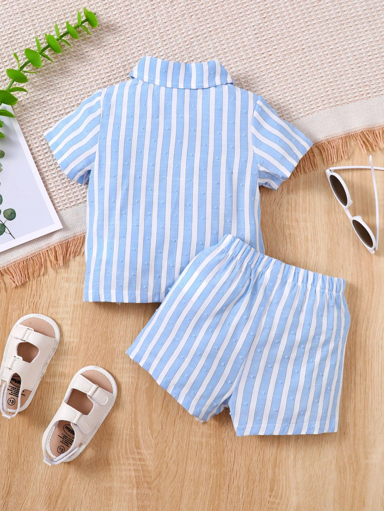 Conjunto de Verão para Bebé Menino – Camisa às Riscas Azul e Branca e Calções
