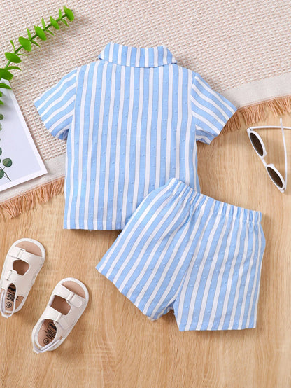 Conjunto de Verão para Bebé Menino – Camisa às Riscas Azul e Branca e Calções
