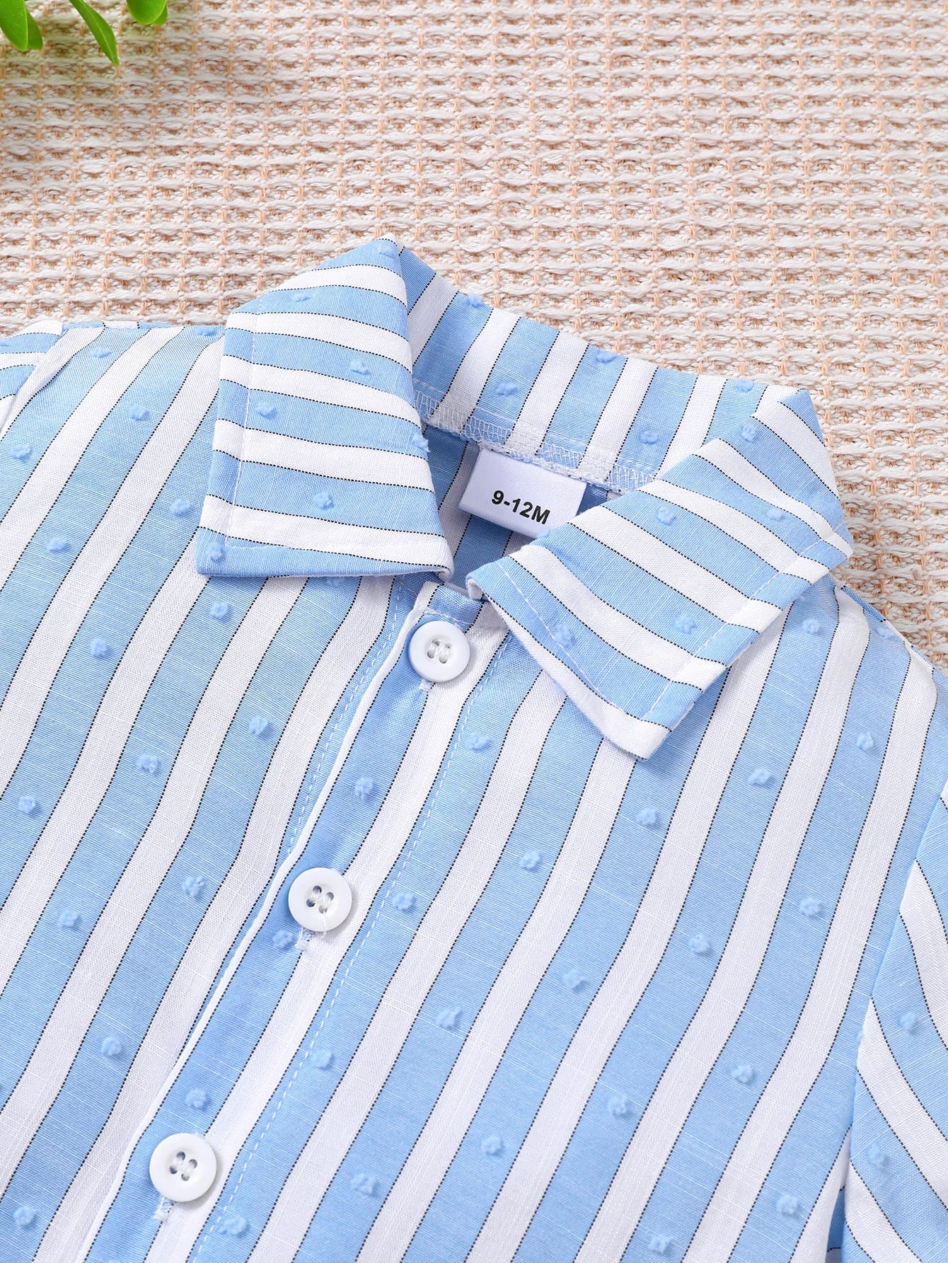 Conjunto de Verão para Bebé Menino – Camisa às Riscas Azul e Branca e Calções