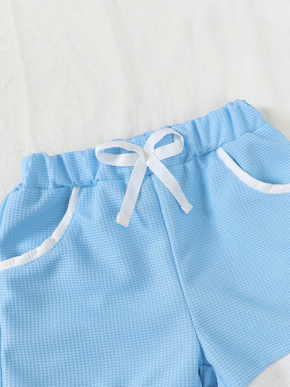 Conjunto de Verão Estilo para Menino - Polo Azul Claro com Calções com Bolsos