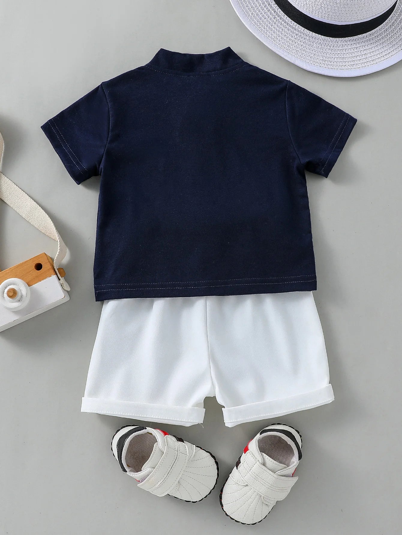 Conjunto de Verão para Bebé Menino – T-shirt Branca de Manga Curta e Calções
