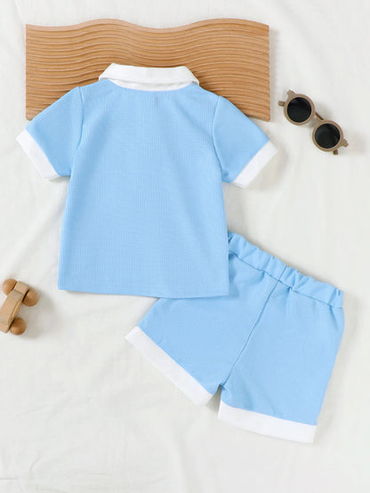 Conjunto de Verão Estilo para Menino - Polo Azul Claro com Calções com Bolsos