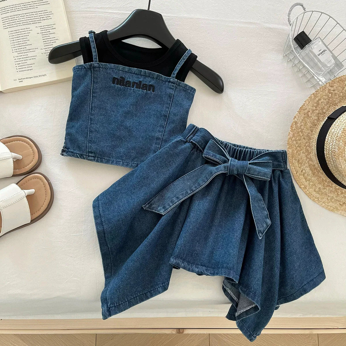 Conjunto 3 Peças para Menina – Colete em Ganga, T-shirt e Saia