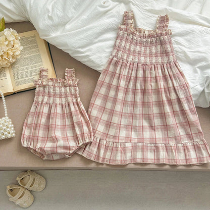 Macacão e Vestido Rosa com Padrão de Xadrez para Menina