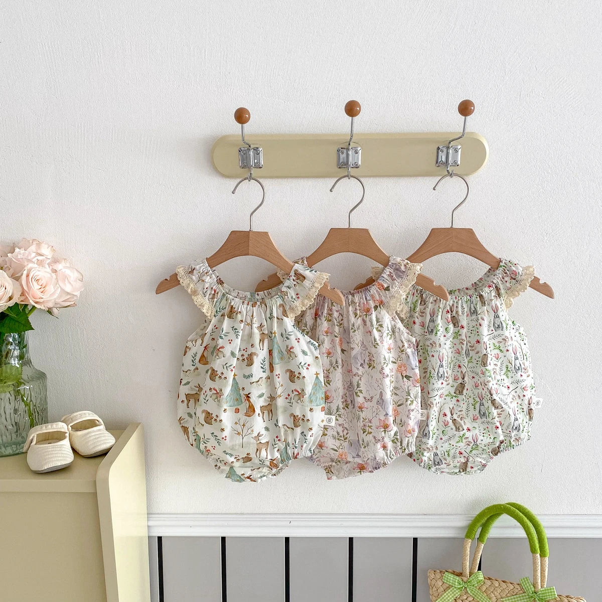 Macacão de Verão para Bebé Menina - Estampado Floral com Coelhinho