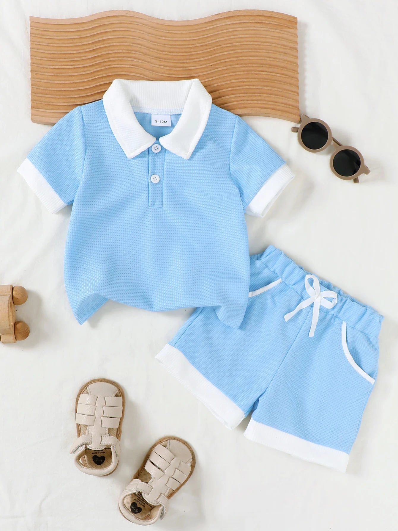 Conjunto de Verão Estilo para Menino - Polo Azul Claro com Calções com Bolsos