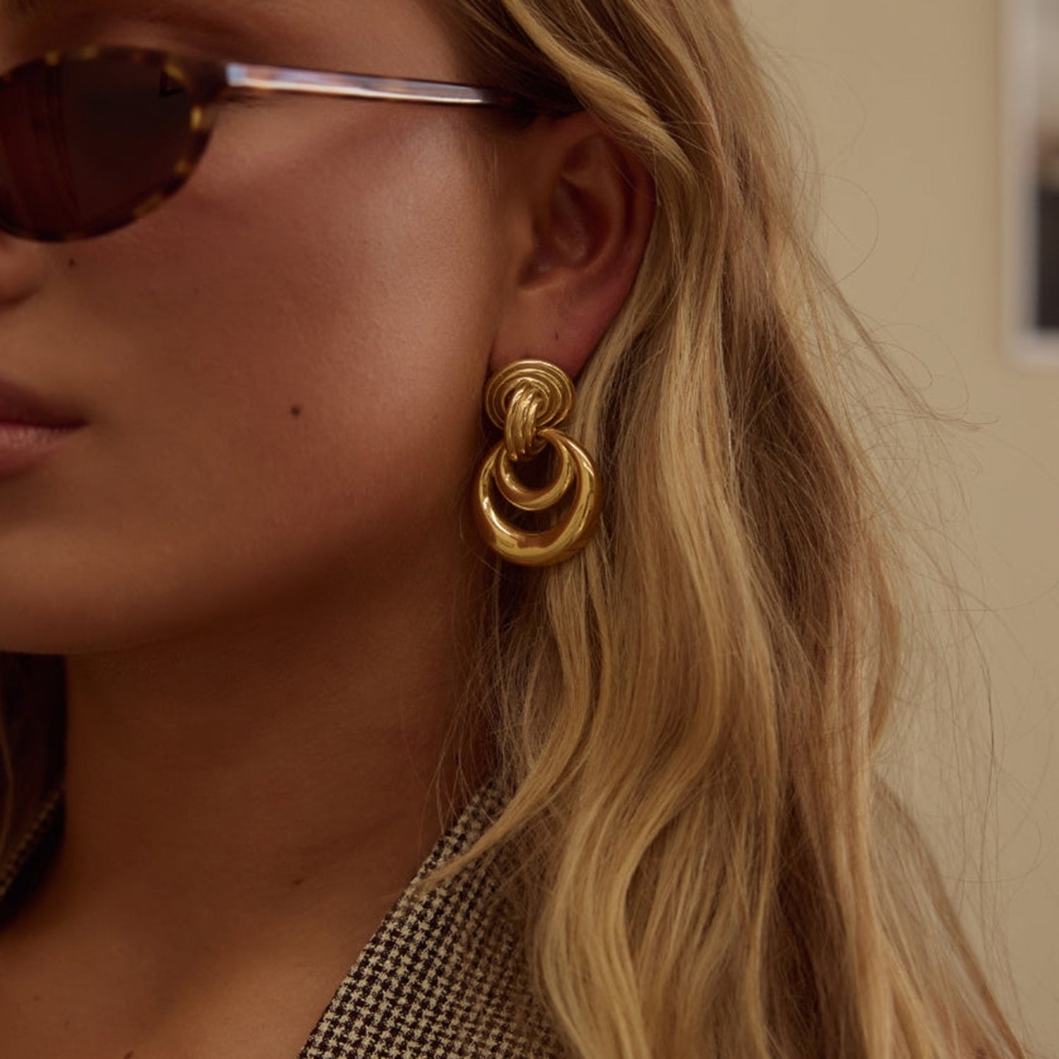 Brincos Geométricos em Aço Inoxidável com Acabamento em Titânio