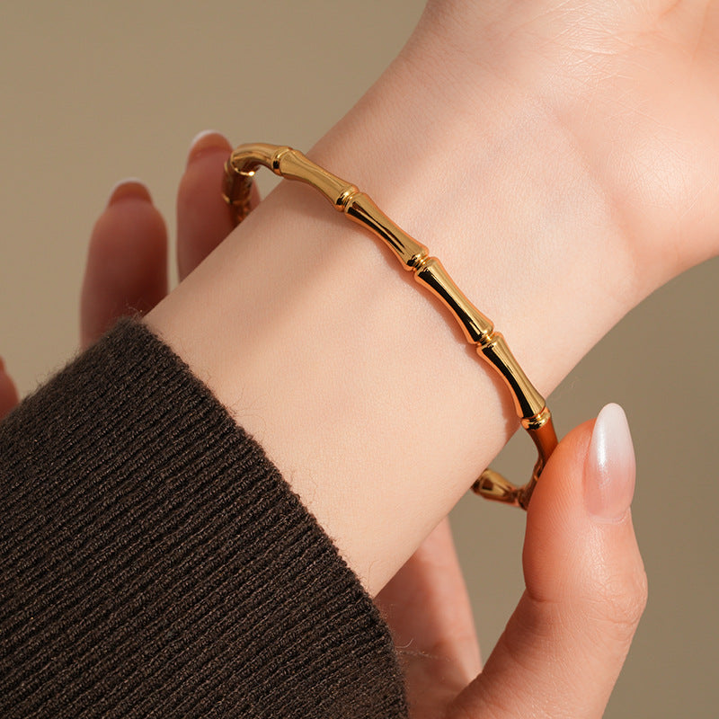 Pulseira Oval em Aço Titânio Dourado