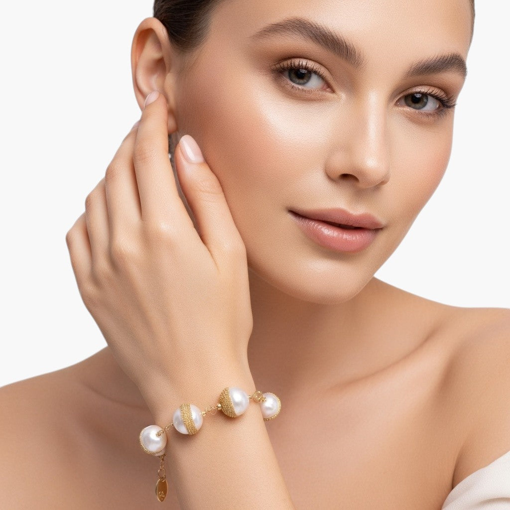 Pulseira de Pérolas em Malha Dourada