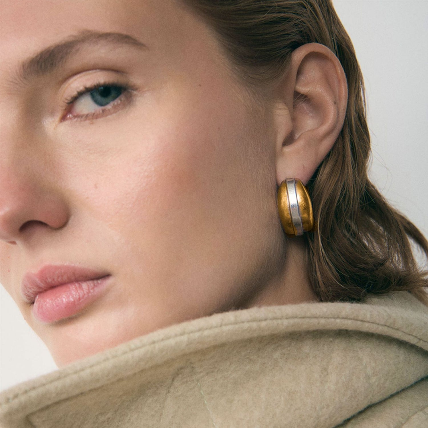 Brincos em Aço Inoxidável com Acabamento em Titânio